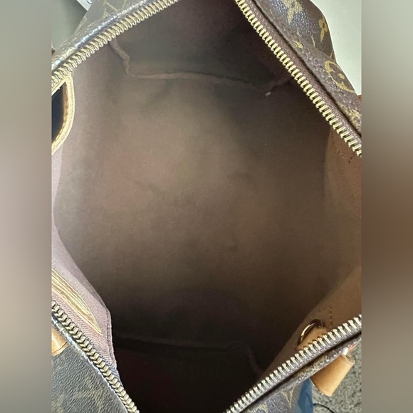 Louis Vuitton Speedy 30 👜 in Classic Monogram - Picture 10 of 16